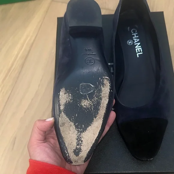 CHANEL Women's Black and Dark Blue Flats - Picture 5 of 5